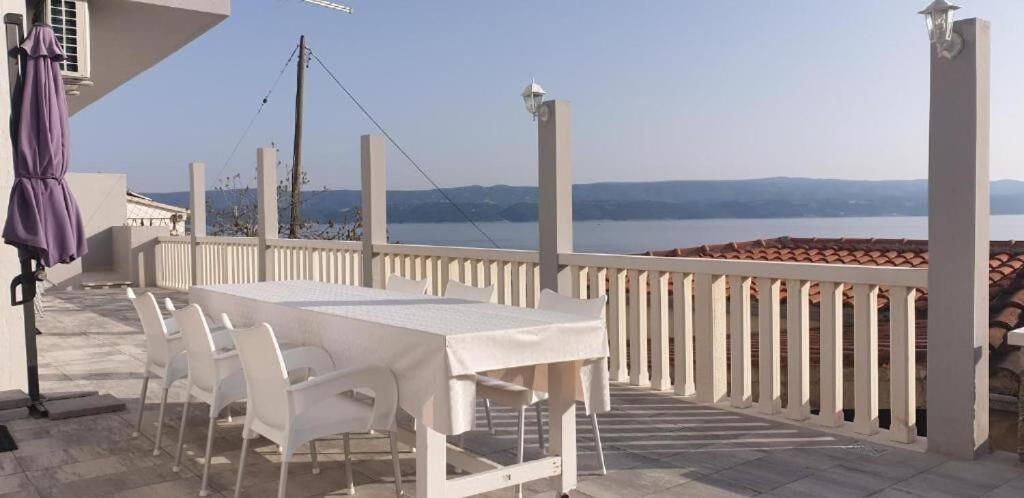 Apartments Sonata Omiš Exterior foto